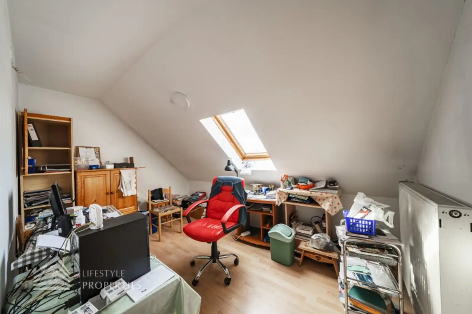 Geräumiges renovierungsbedürftiges Einfamilienhaus mit großen Garten