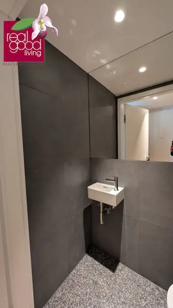 Erstbezug: Akonti für Warmwasser und Heizung inkludiert! Entzückende 2 Zimmerwohnung mit einer kleinen, aber feinen Loggia in sehr guter Infrastrukturlage
