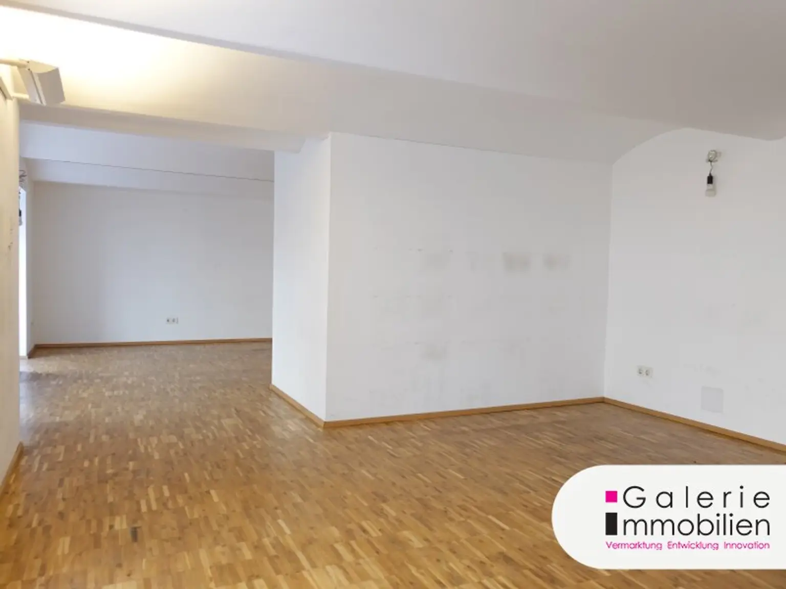 113m² Geschäftslokal/ Atelier mit Galerie an werbewirksamer Lage in Neubau !
