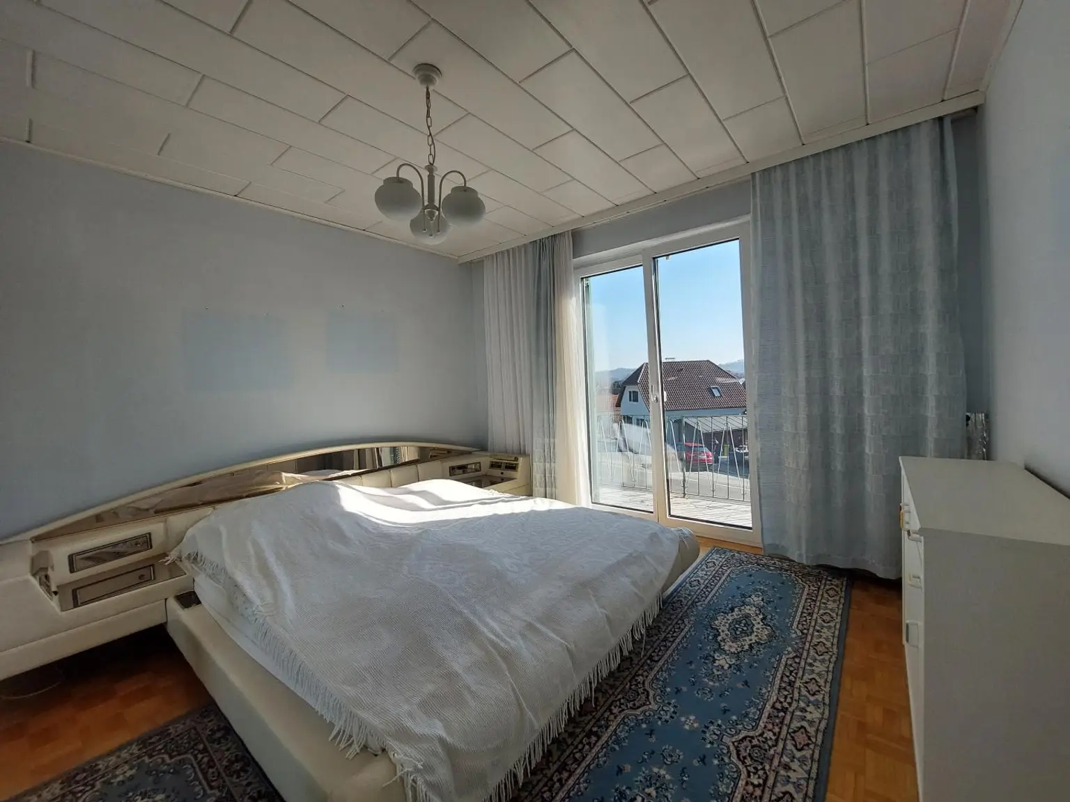Haus 1 OG Schlafzimmer mit Balkon