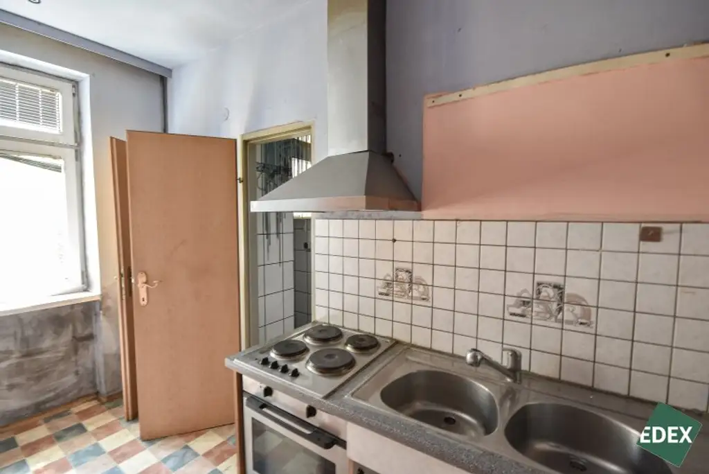 Altbauwohnung mit 2 Zimmern & Sanierungsbedarf – perfekt für kreative Eigennutzer