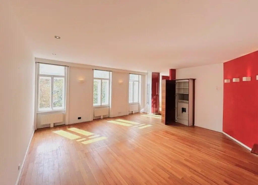 Stadtleben trifft Natur – Traumhafte 5-Zimmerwohnung in Zinsvilla zu verkaufen!