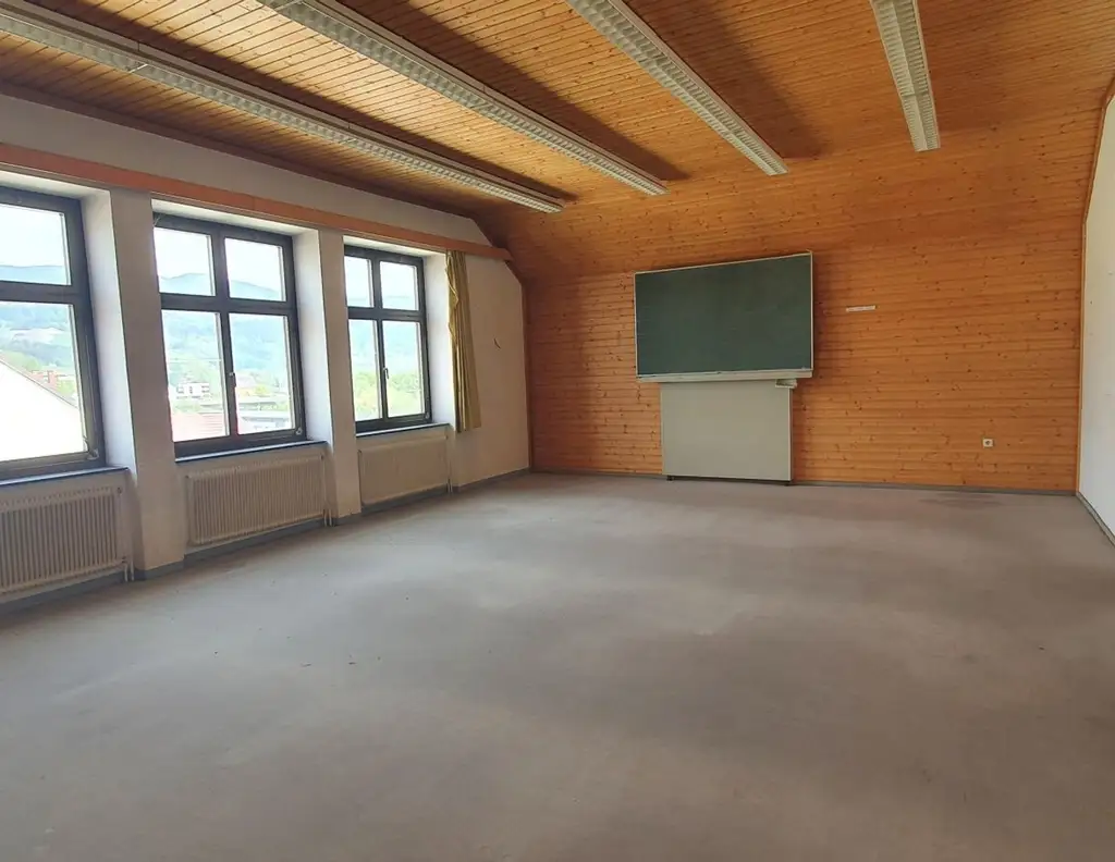 Leoben! - Sanierungsbedürftiges Gewerbeobjekt mit Ausbau- und Zubau Potential!