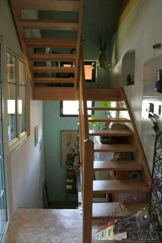 Ein-/ Zweifamilienhaus mit viel Potential - 3 Garagen - 1.368 m² - getrennte Eingänge