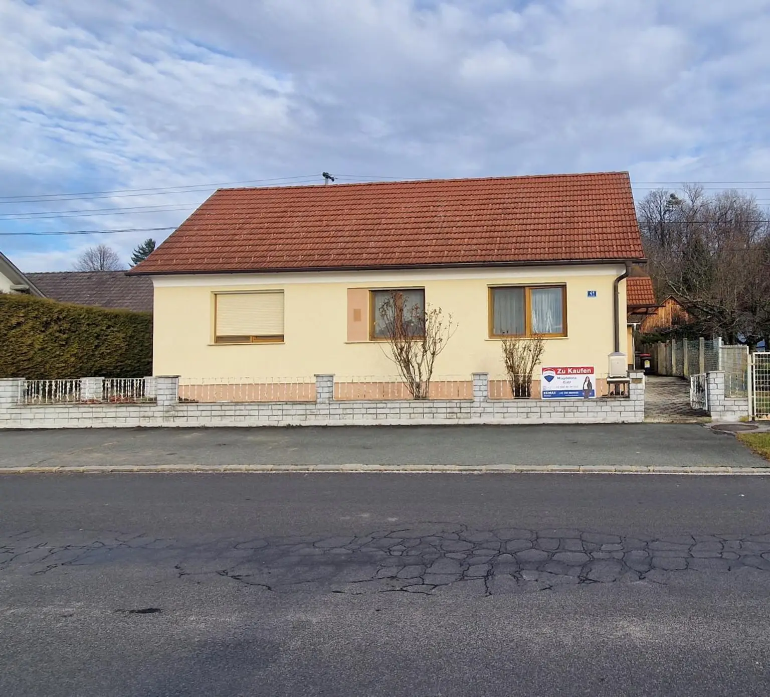 Haus von der Straße aus