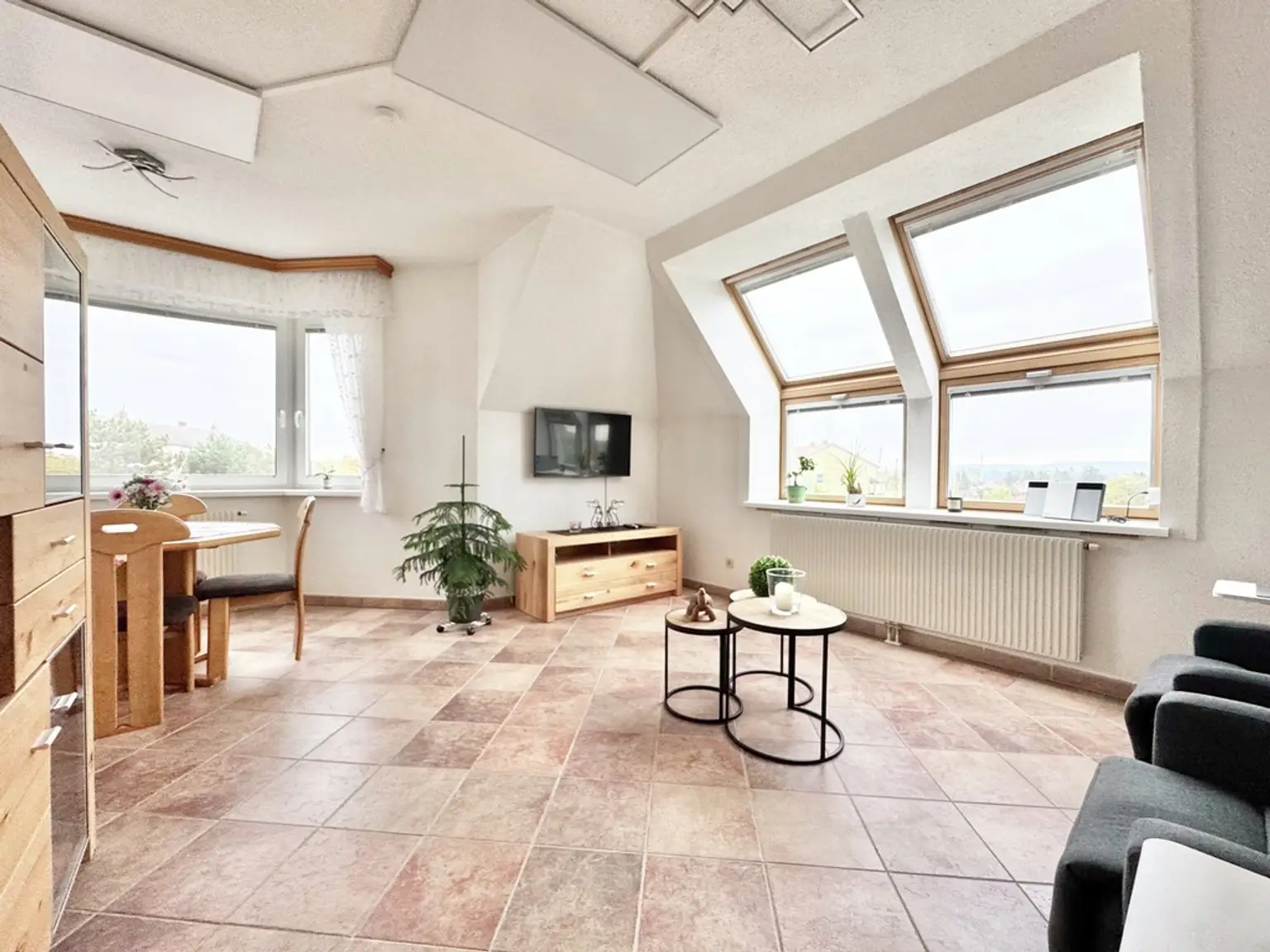 TRAUMHAFTE NEUBAUWOHNUNG MIT FERNBLICK | LICHTDURCHFLUTETE 3 ZIMMER | GARAGE | TOPLAGE IN EBERGASSING