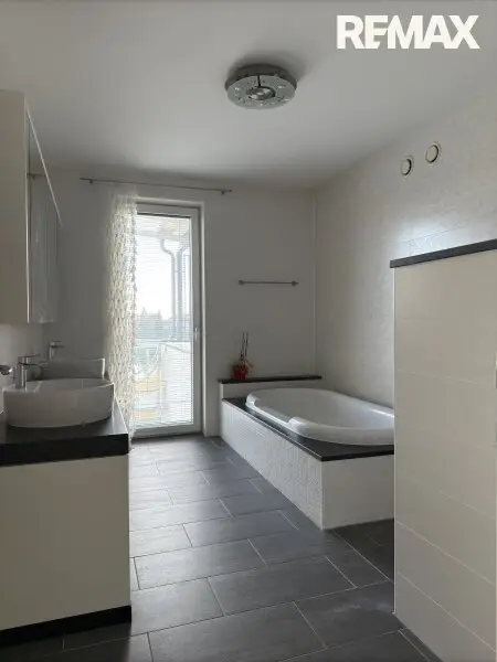 Wohnen am Wasser - ca. 189 m² Wohnfläche & direkter Seezugang auf Pachtgrund!