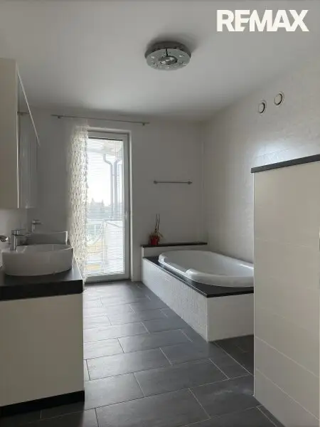 Wohnen am Wasser - ca. 189 m² Wohnfläche & direkter Seezugang auf Pachtgrund!