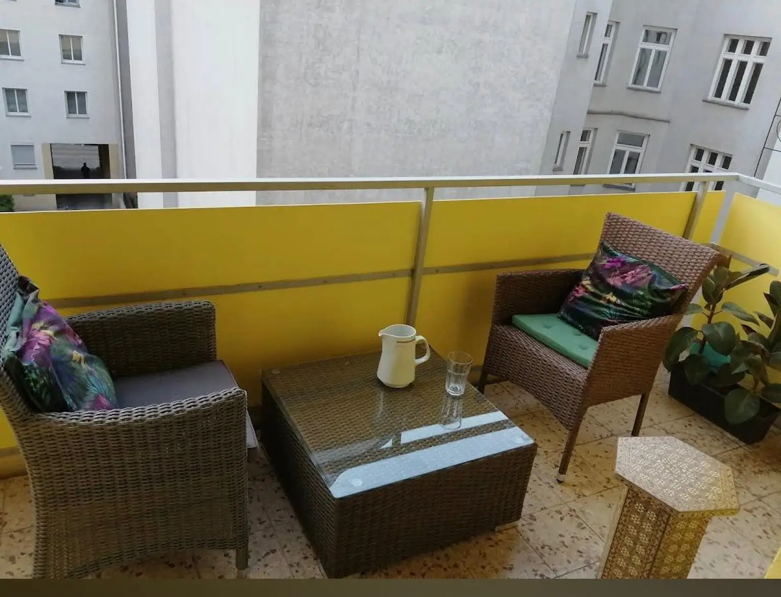 Balkon mit Sitzgarnitur