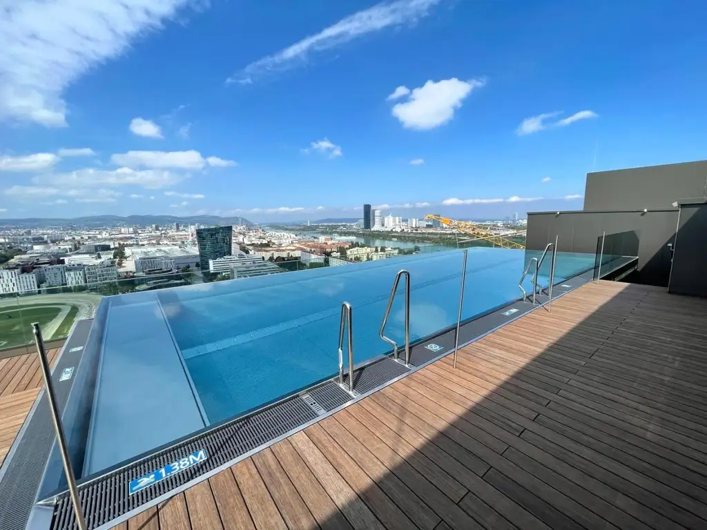 Kleine Perle im ultramodernen Wohnhaus mit Pool am Dach zu mieten // Small gem in an ultra-modern apartm. building with pool on the roof for rent //