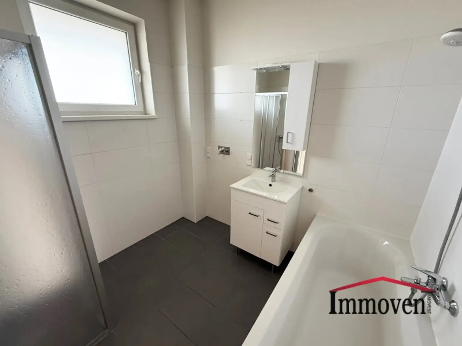 Sehr schöne und geräumige 3-Zimmerwohnung mit Terrasse!