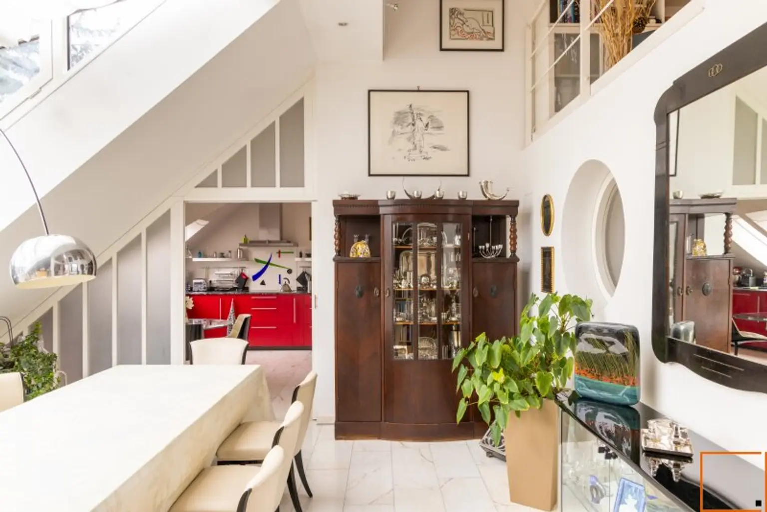 Luftiges Familien-Penthouse mit Ateliercharakter, großen Terrassen und Grünblick