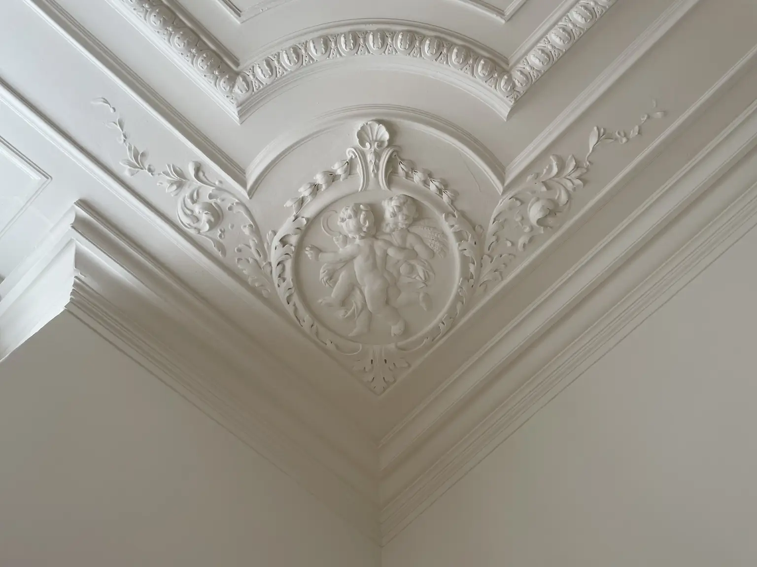 UNBEFRISTET: Traumhafte Altbauwohnung in prominenter Lage