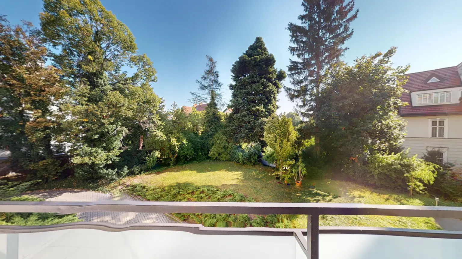 Hasenauerstraße: Umgeben von sattem Grün - Loggia Wohnung - gute Raumaufteilung - angenehme Nachbarschaft