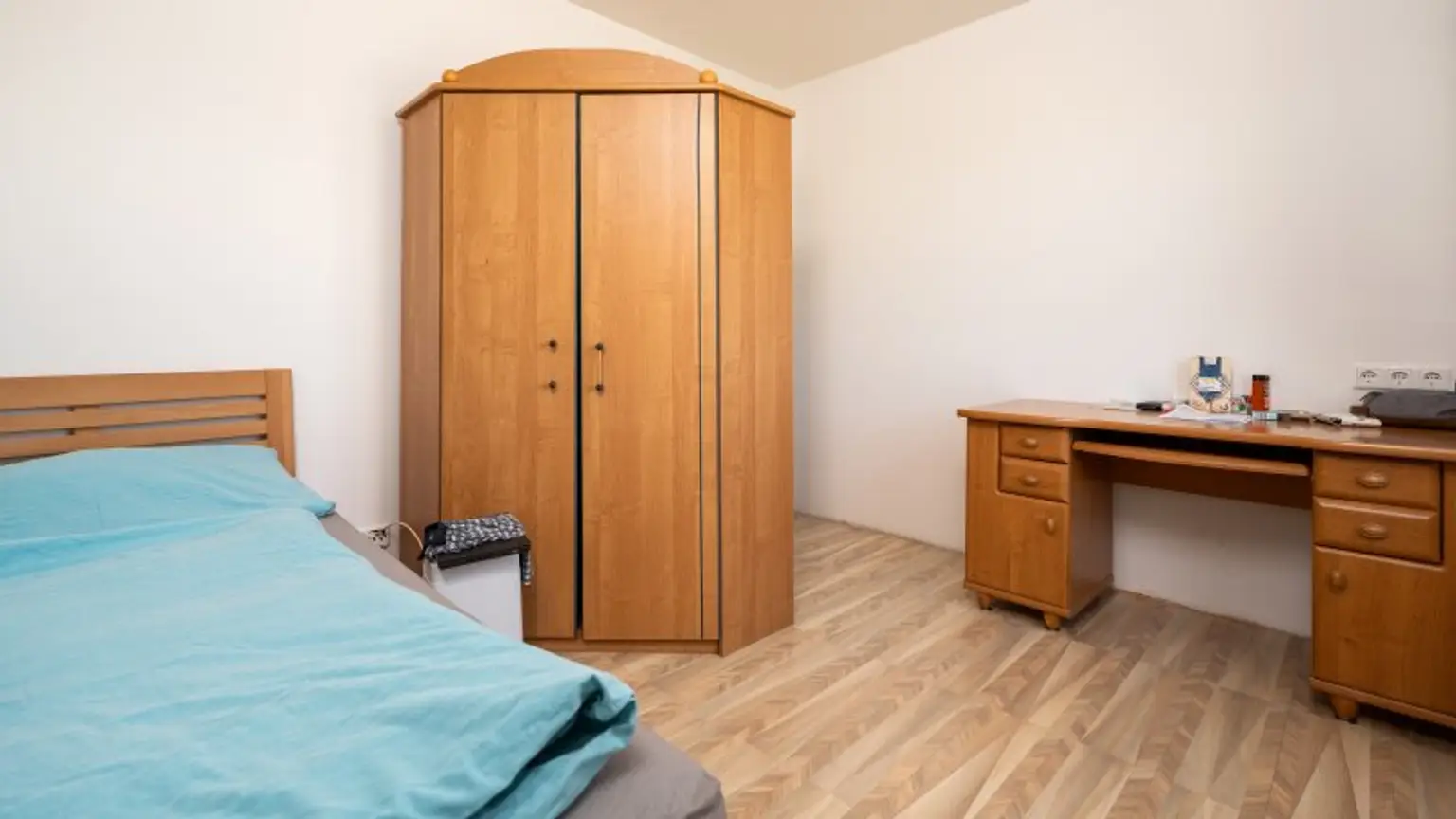 Kapitalanlage mit Potential – 2 Häuser auf Eckgrundstück mit rund 938 m² Grundstücksfläche!