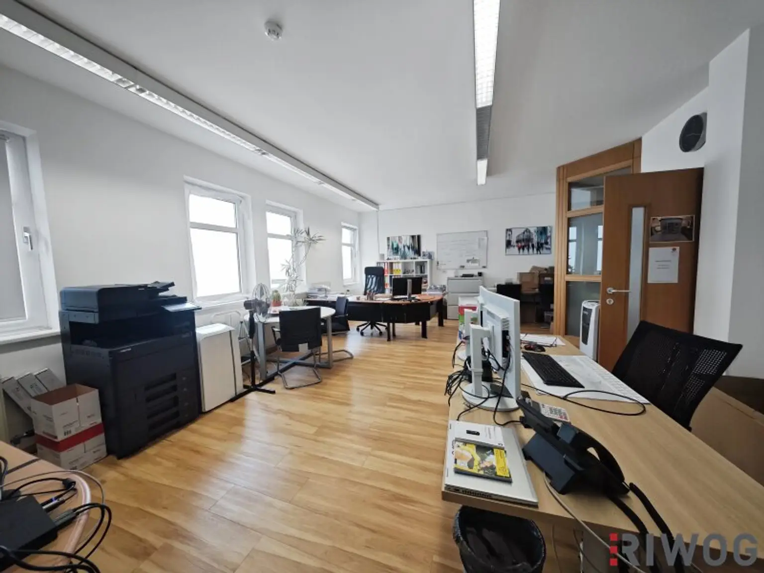 124m² Büro im IZ-Süd | Parkplätze am Gelände | optionale Lagerhalle mit ca. 294m² verfügbar