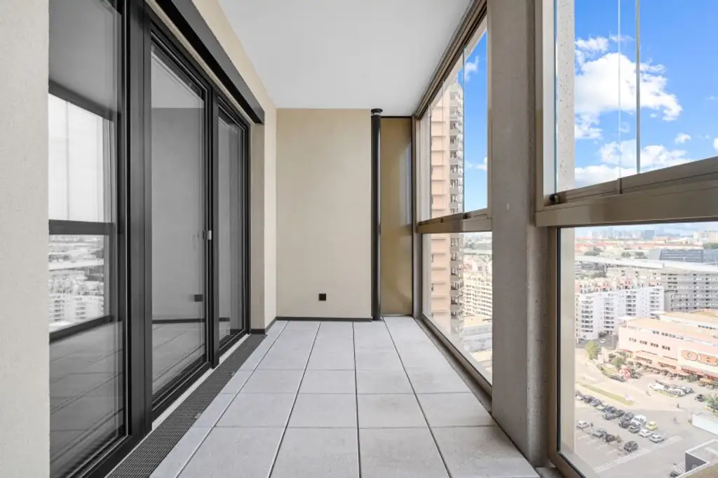Modernes Wohnen über den Dächern Wiens – stilvolle Neubauwohnung mit Loggia im 18. Stock des Helio Towers