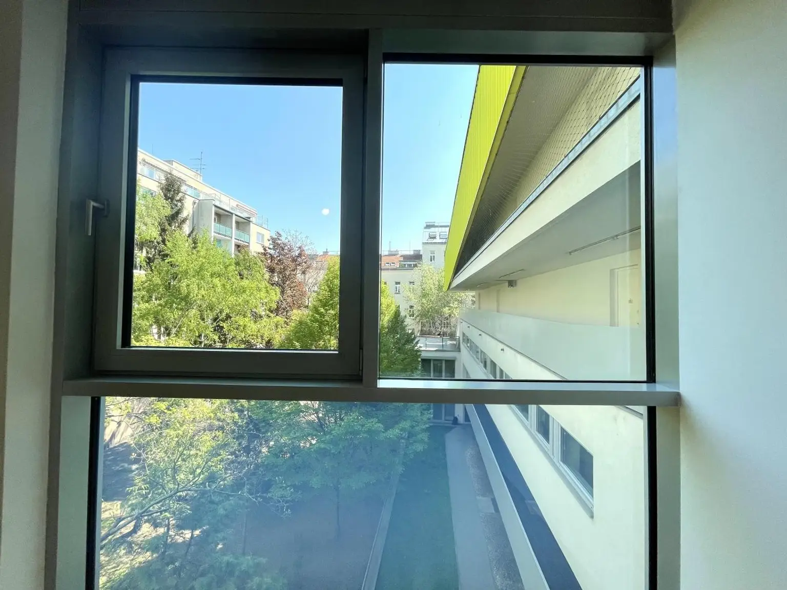 Ruhige Neubauwohnung im Architektenhaus + Blick ins Grüne // Ab Dezember!!