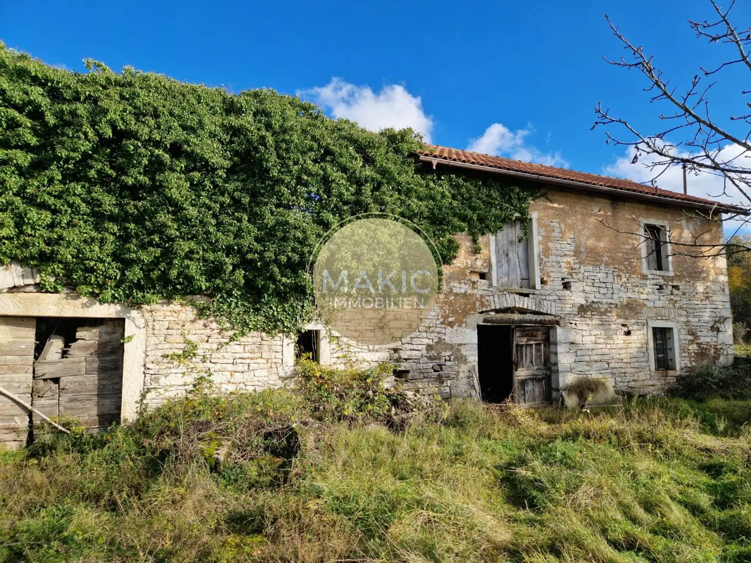 ISTRIEN - Oprtalj - Grundstück mit zwei Häusern auf ca. 4500m2