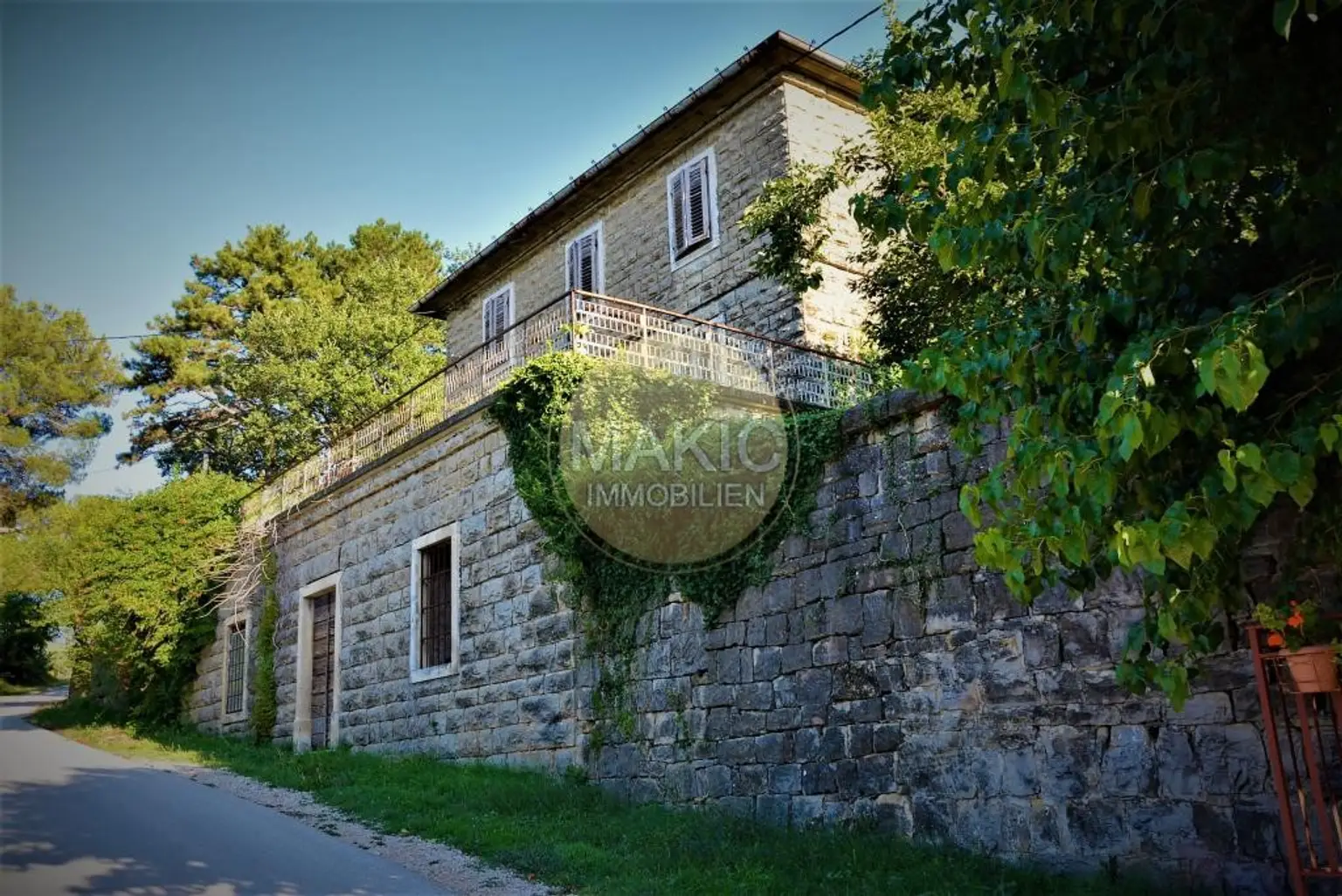 ISTRIEN - Haus zur Restaurierung mit Blick auf Grožnjan