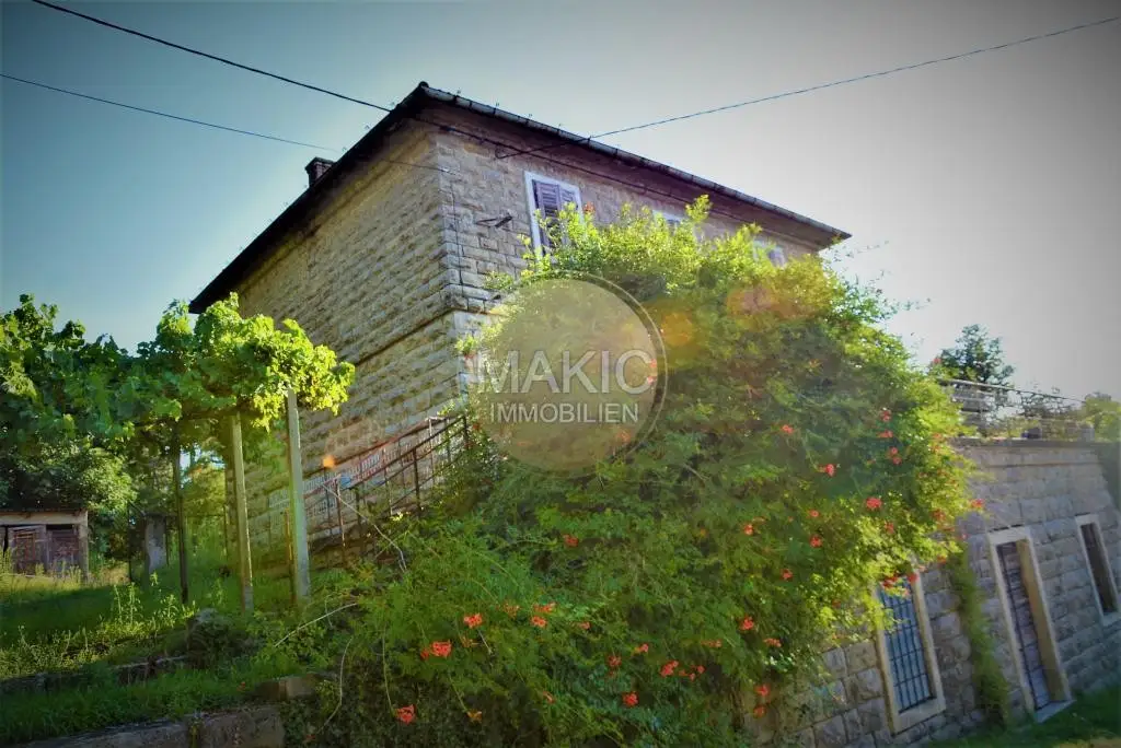 ISTRIEN - Haus zur Restaurierung mit Blick auf Grožnjan