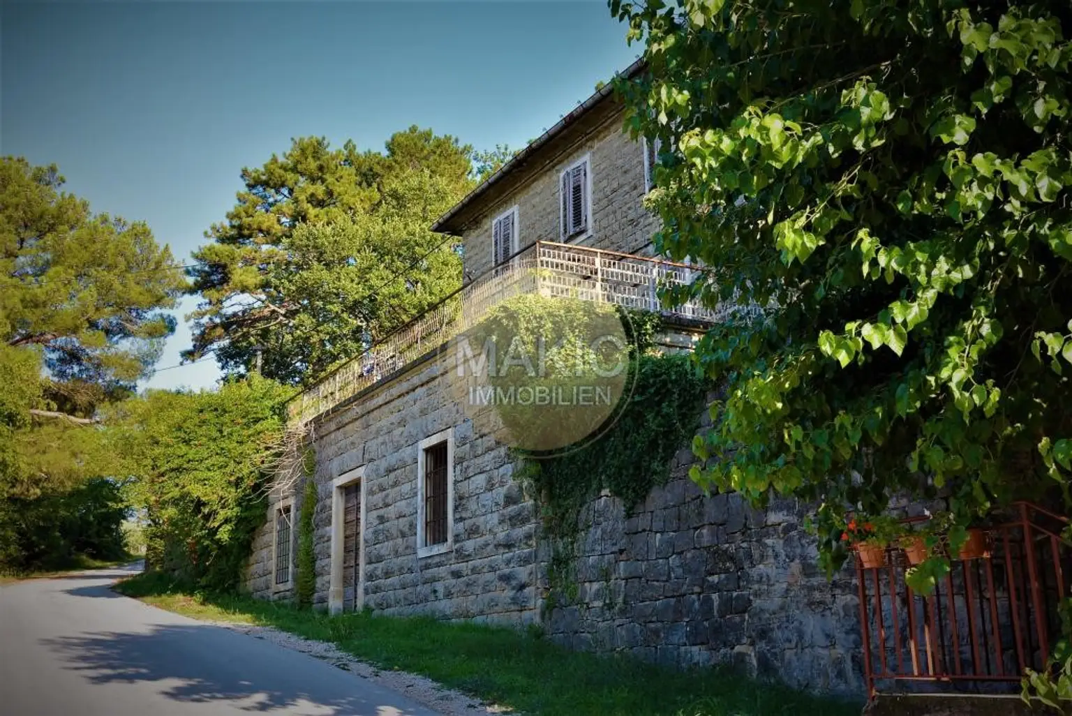 ISTRIEN - Haus zur Restaurierung mit Blick auf Grožnjan