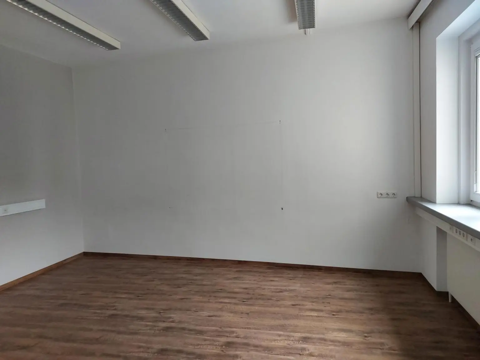 Büro 1.03 mit Küchenzeile