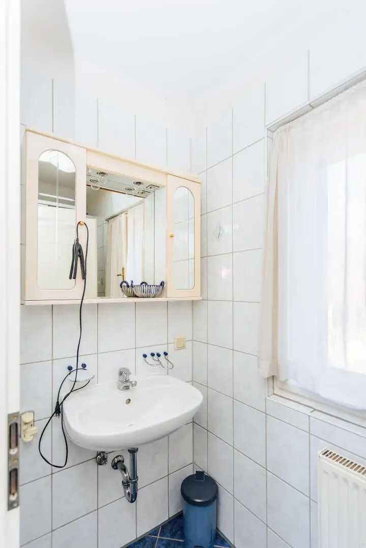 Großzügiges Einfamilienhaus mit Schwimmteich in Weinitzen - ländliche Geborgenheit trifft modernen Wohnkomfort