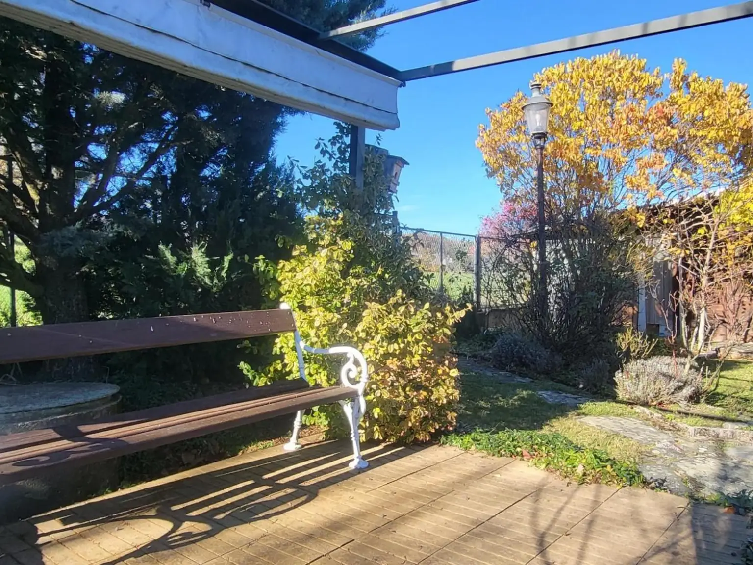 MASSIVHAUS MIT IDYLLISCHEM GARTEN IN SCHÖNER HÖHEN-AUSSICHTSLAGE