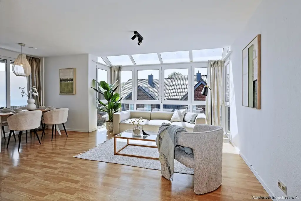 WOHNEN MIT WEITBLICK … VERGLASTER ERKER … SONNIGER BALKON & KOMFORTABLER TIEFGARAGENPLATZ