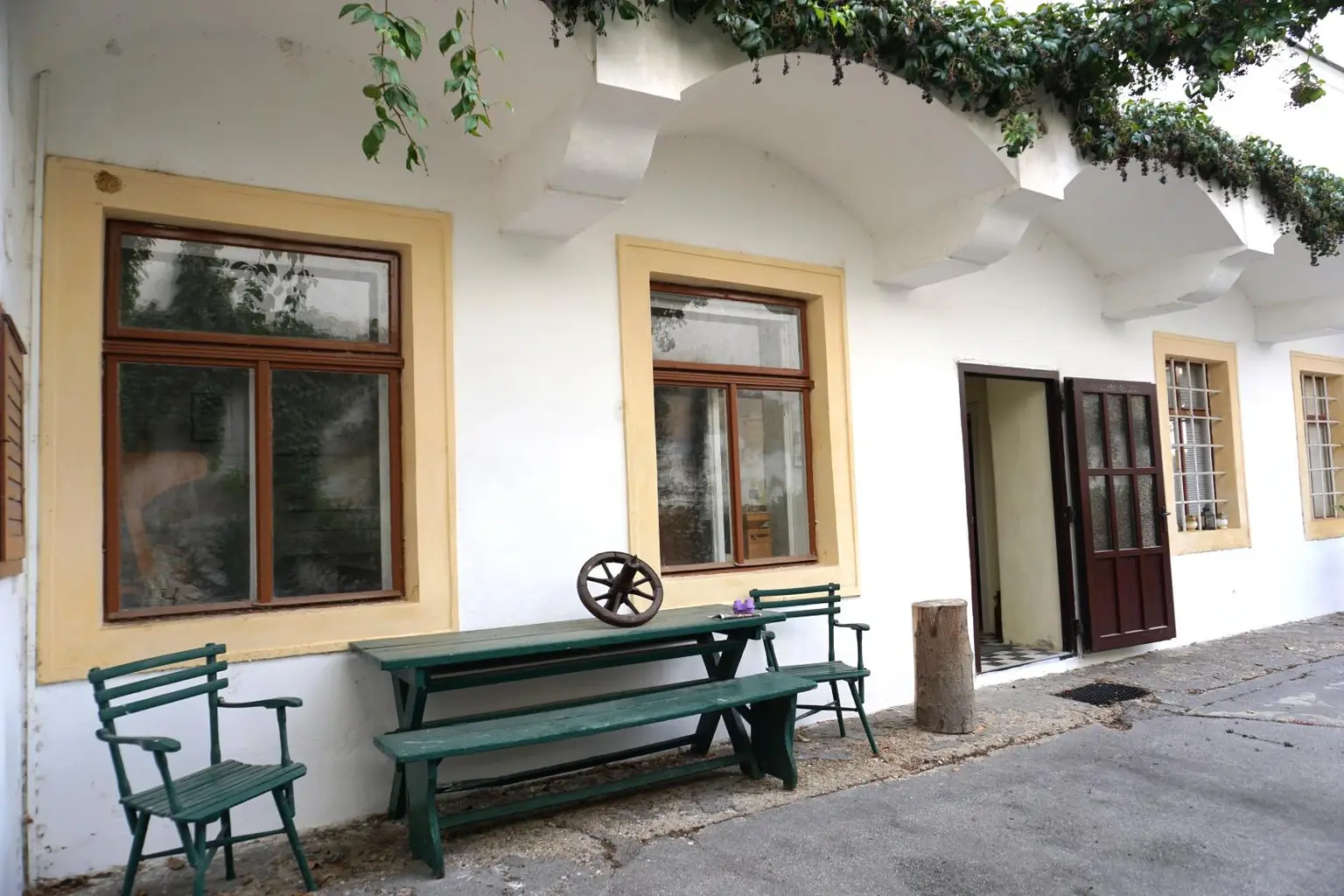 Ladenlokal mit großzügigen Arbeitsräumen und Kühlhäusern auf ca. 100m2