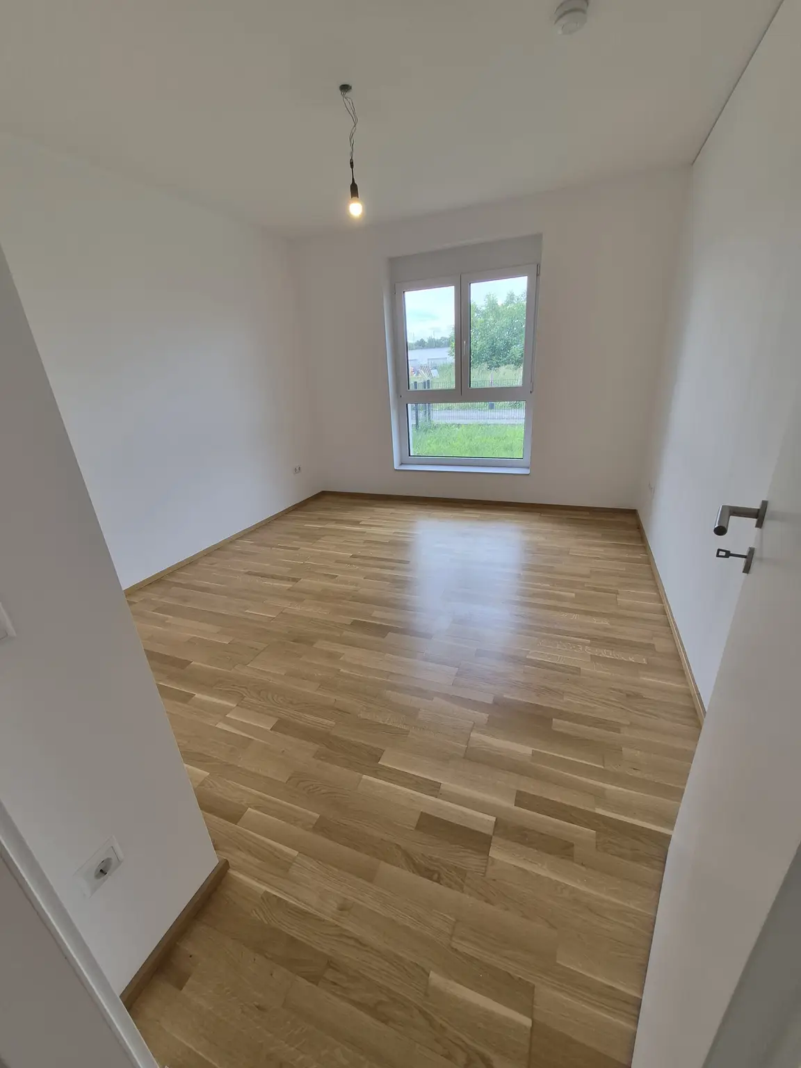 Neubau: Besonders ansprechende 54 m² 2-Zimmerwohnung mit 28 m² Garten