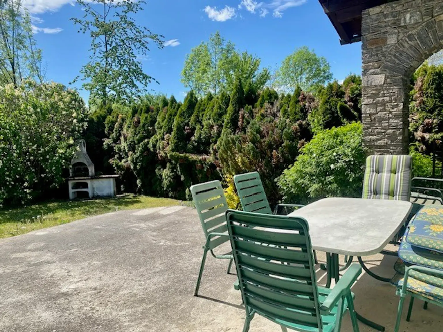 große Terrasse, Grillplatz