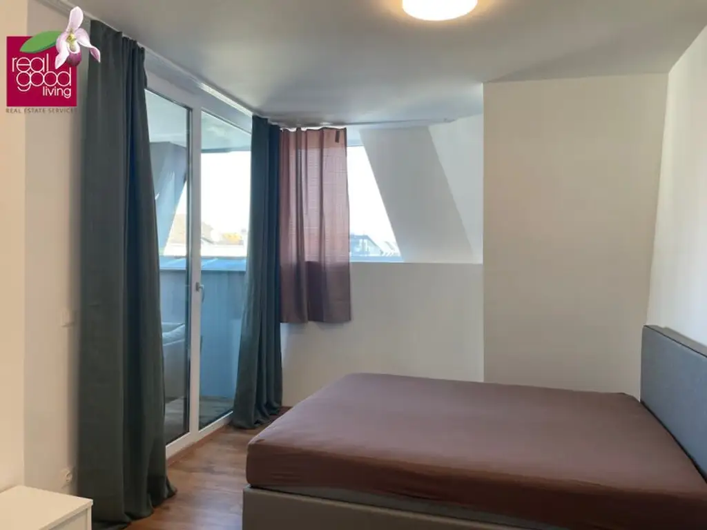 Neubau-Apartment mit Loggia in repräsentativen Gründerzeithaus