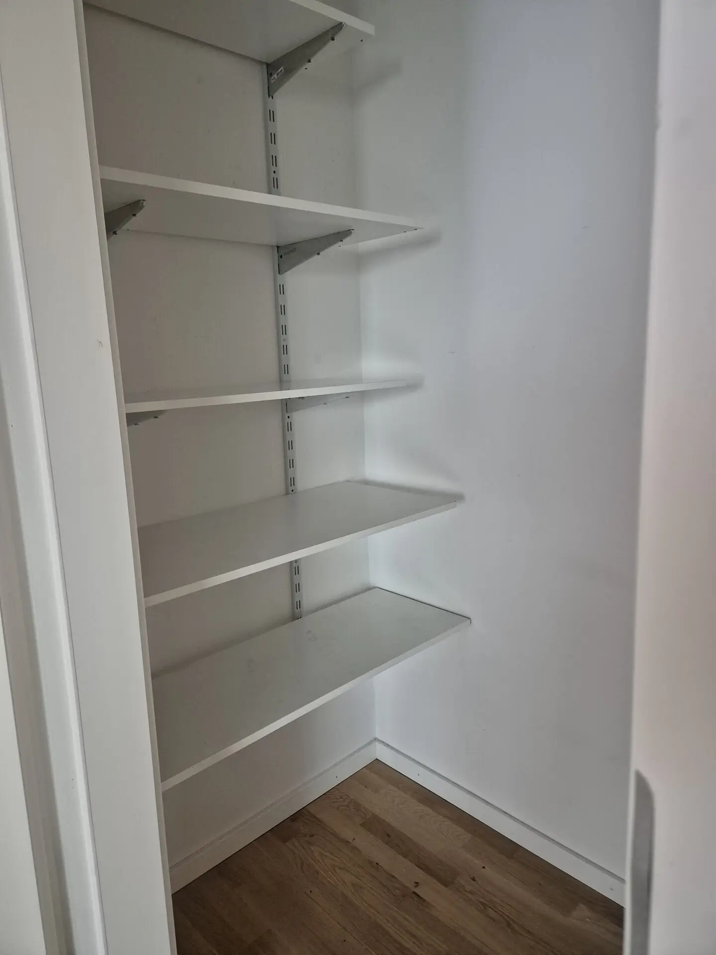 Abstellkammer neben Küche