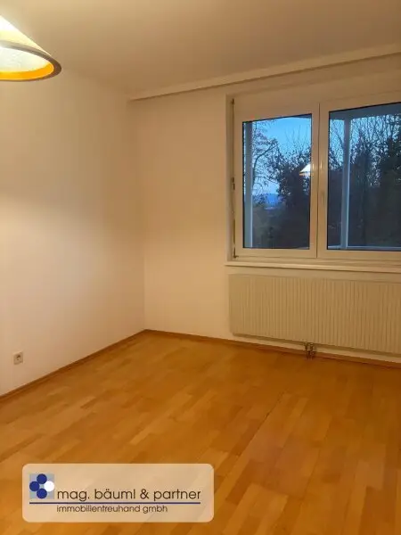 Frisch renovierte 2 Zimmerwohnung mit  Balkon