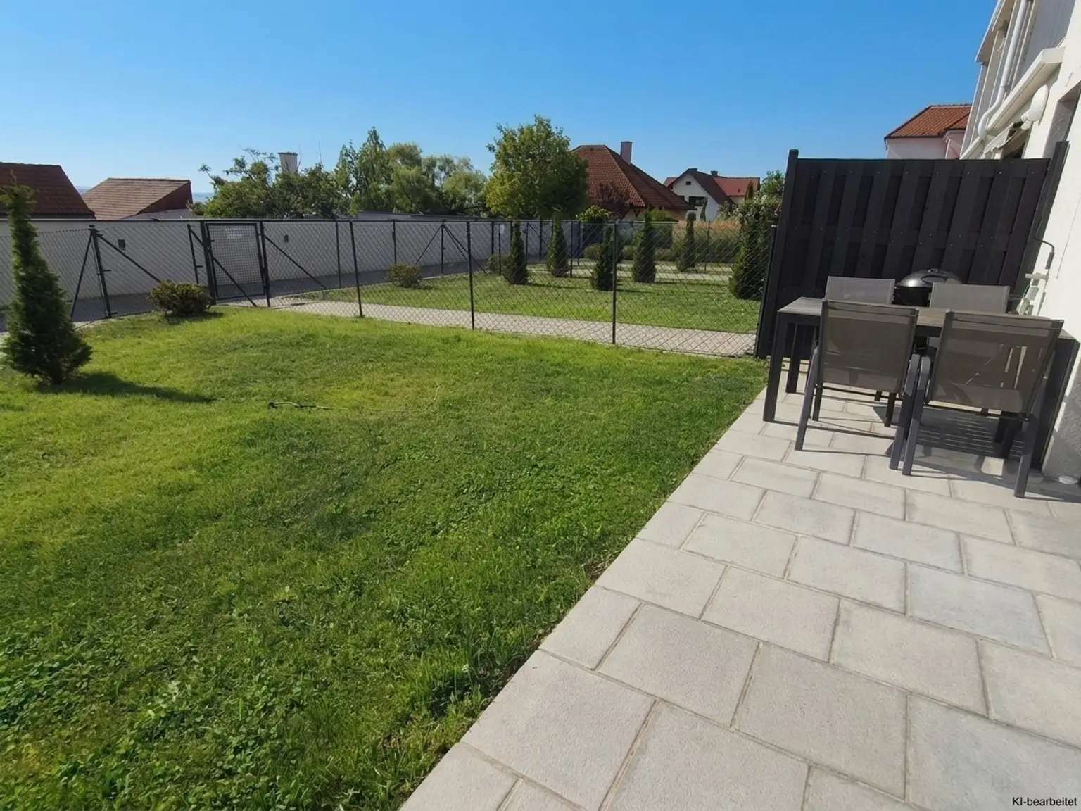 Ca. 64 m² Wohnung mit ca. 107 m² Eigengarten & Klimaanlage - Perfekt als Haupt- od. Zweitwohnsitz - Lebensqualität zwischen See und Reben