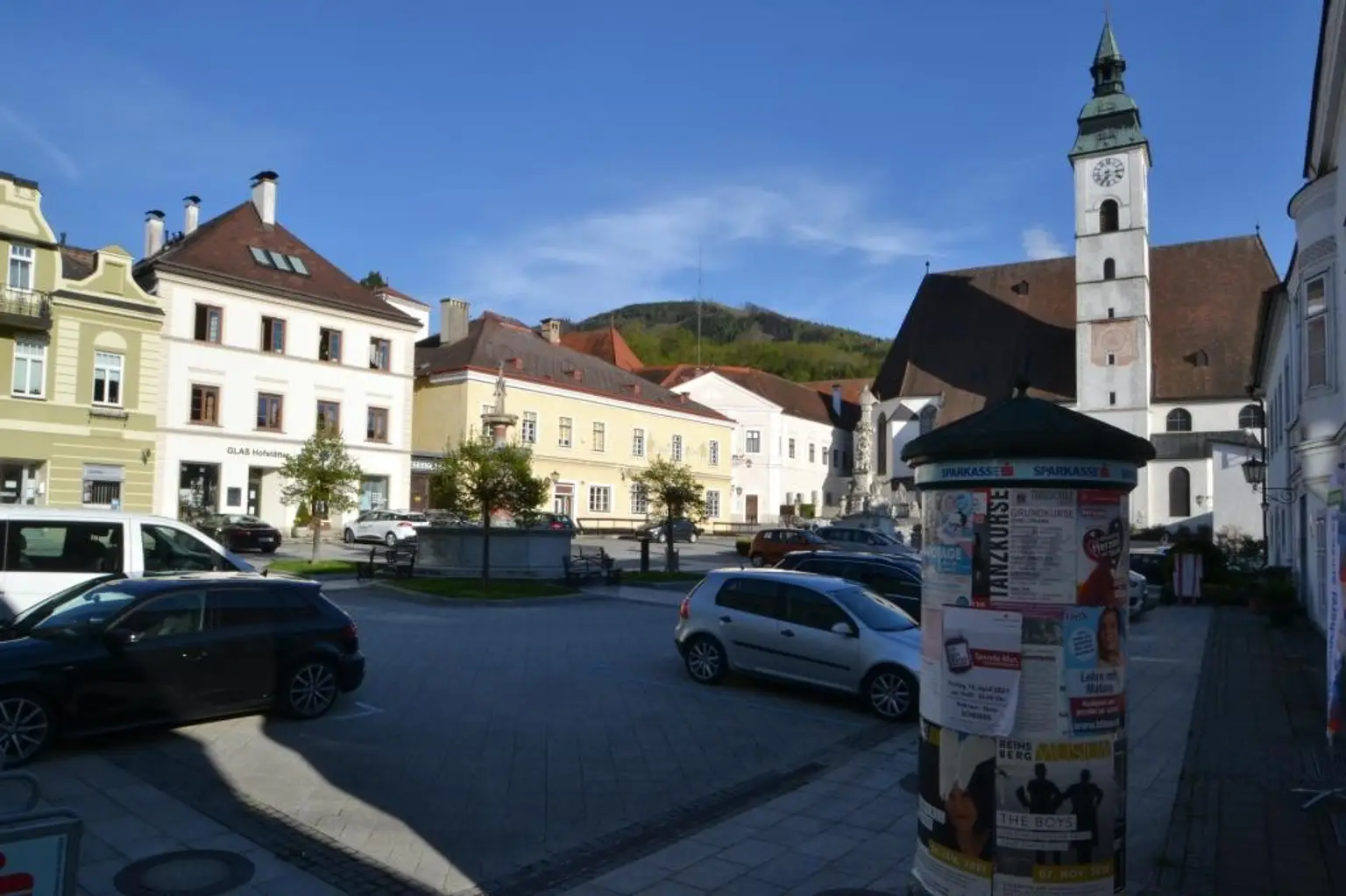 zentrale Lage am Rathausplatz