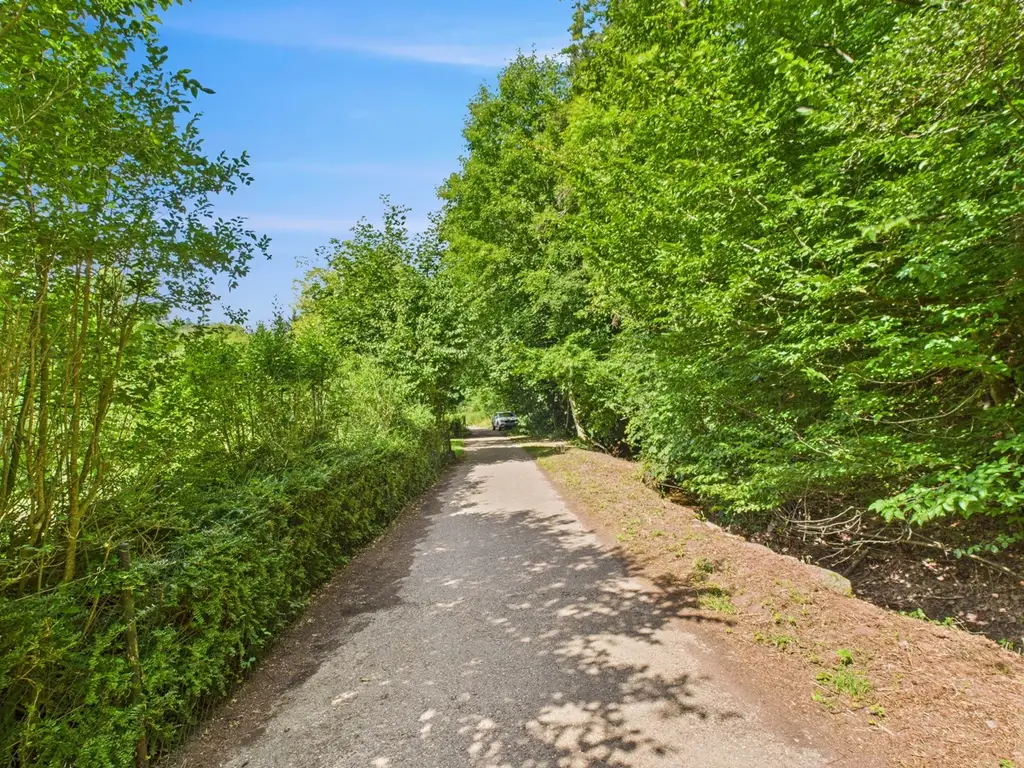 Zufahrtsstraße