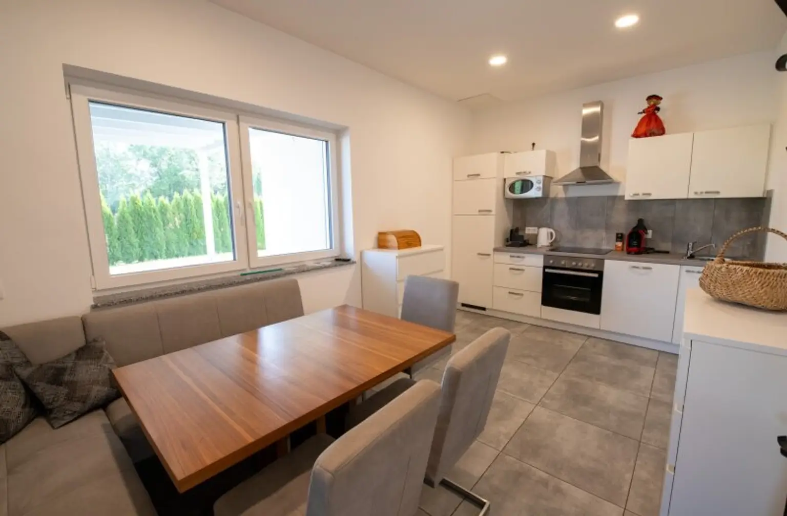 *** Neuwertiges Ärztehaus in Südkärnten *** - Vielseitig nutzbare Gewerbeliegenschaft in Kühnsdorf/ Eberndorf