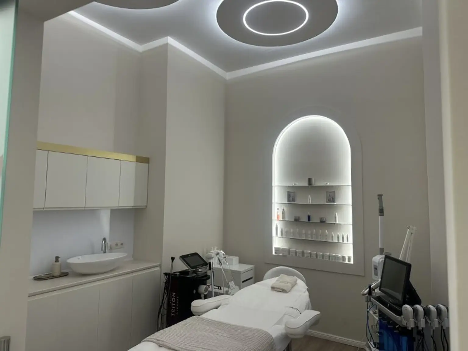 Top-ausgestattetes Kosmetikstudio mit Schaufenster in Bestlage Nähe Stephansplatz