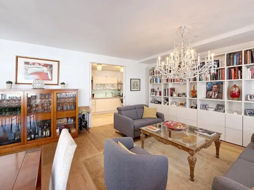 Helle 4-Zimmer-Wohnung, Balkon, 2,75 m Deckenhöhe, Stellplatz optional