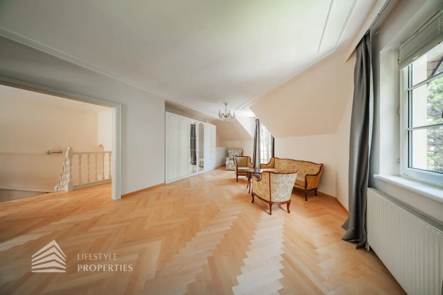 Beeindruckende Villa mit gepflegten Garten und Pool