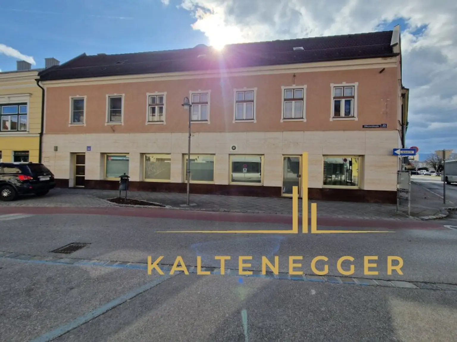 Mitten in Neunkirchen: Teilweise vermietetes Eckhaus