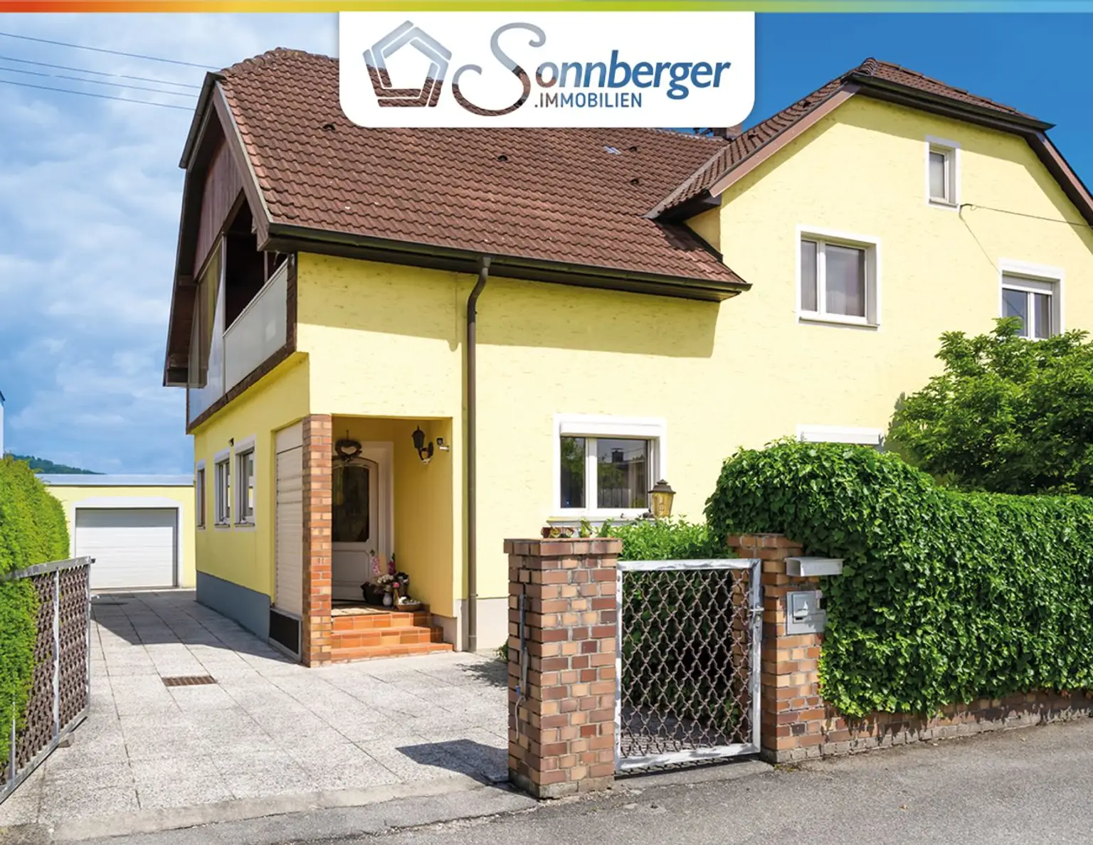 HERZSCHLAG - Doppelhaushälfte mit liebevollem Garten, Pool und Garage in Leonding