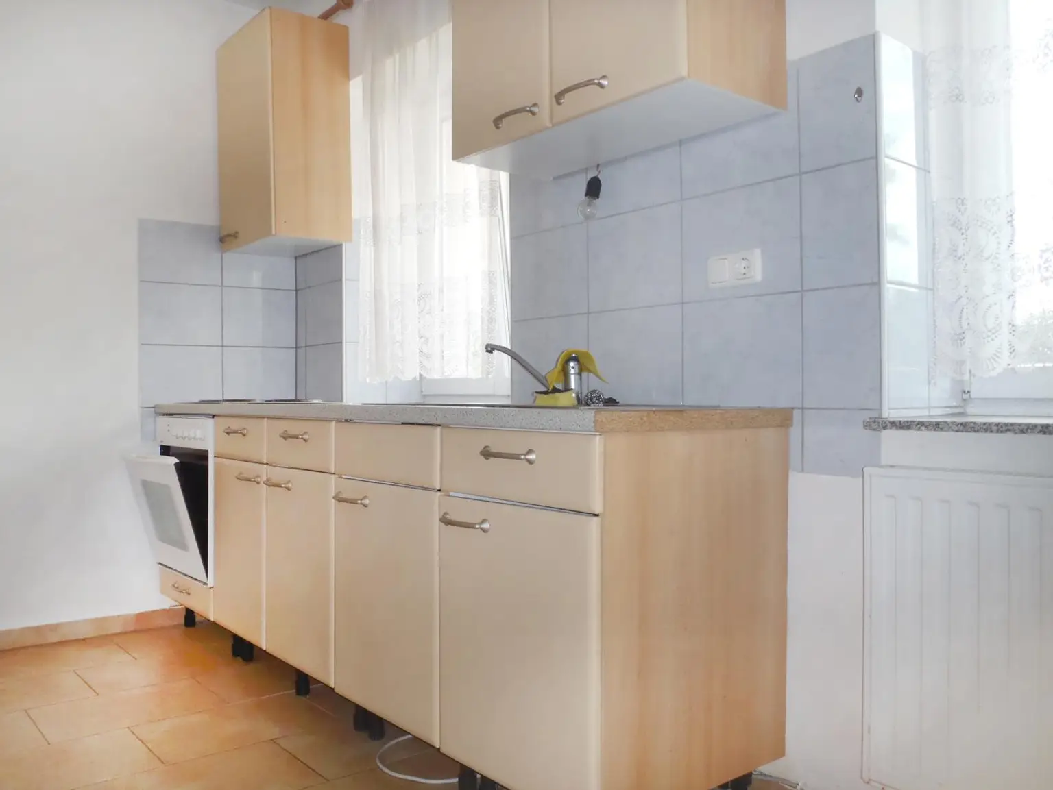 Vermieteter Gastronomiebetrieb mit separater Wohneinheit in zentraler Lage! Nähe BMW, SKF!!