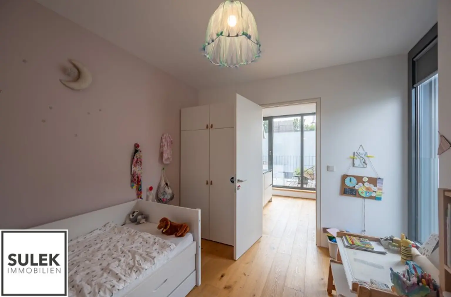 Einzigartige DG-Wohnung mit Loft-Charakter und Terrassen (rd. 165m²) inkl. atemberaubendem Fernblick