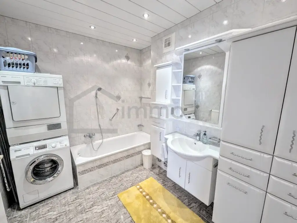 Wohnen am Mattsee: Stilvolle 4-Zimmer-Wohnung mit Balkon und Tiefgarage!