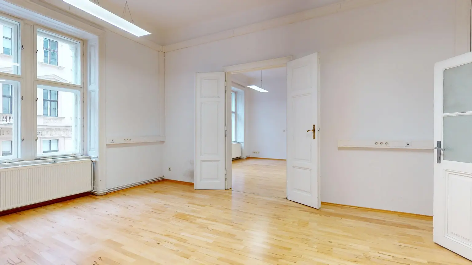 Elisabethstraße: Büroräumlichkeiten mit klassischen Altbau-Elementen - EDV-Verkabelung