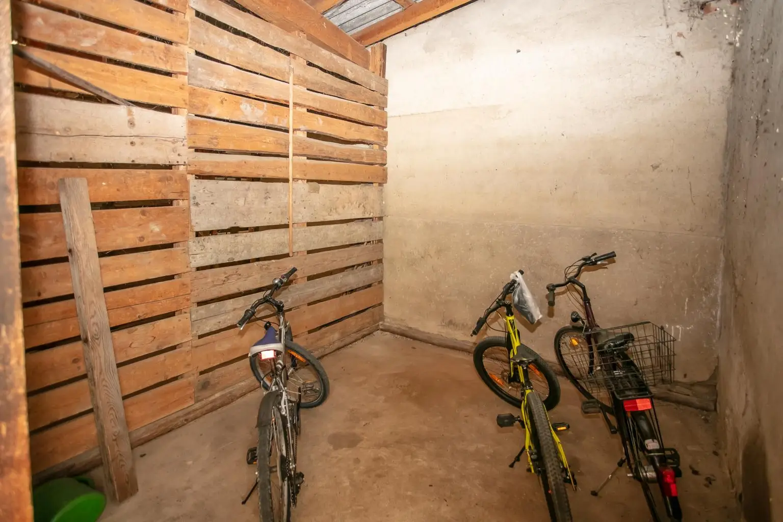 Mehrfamilienhaus - Zwei Wohneinheiten - Gewerbe möglich - großzügige Nutzflächen